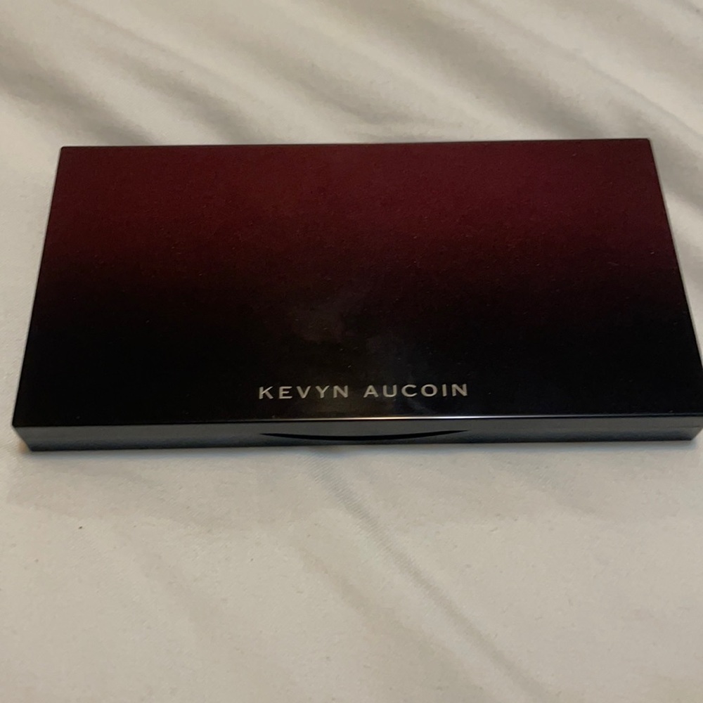 Kevyn Aucoin setting powder/Matte to Glow